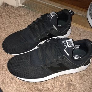 New Balance tennis shoes